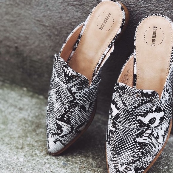 ANIMAL PRINT SHOE MYSTERY BOX• NWT 1 PAIR - Picture 8 of 11